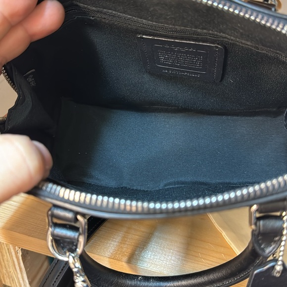 Coach Handbag 2way shoulder signature (H) 18.5.x (W) 26.5 x(D)9cm - Picture 4 of 4